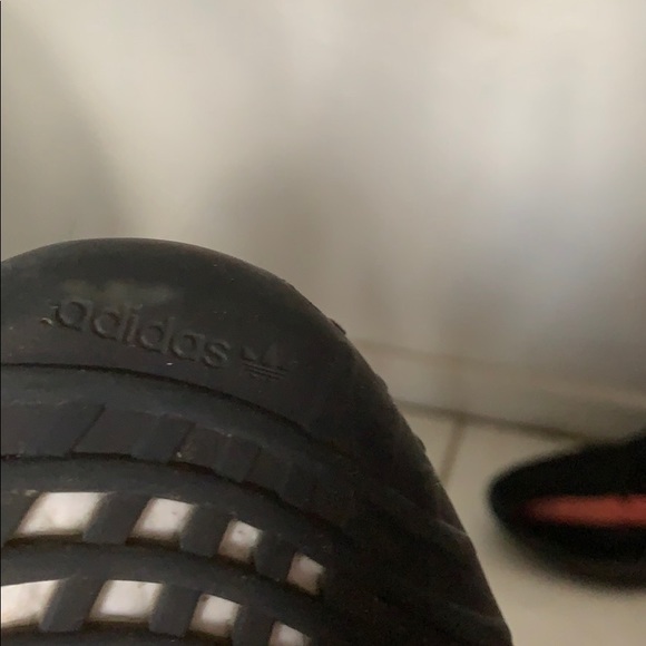 Yeezy 350 v2 “Core Red” - Picture 2 of 3